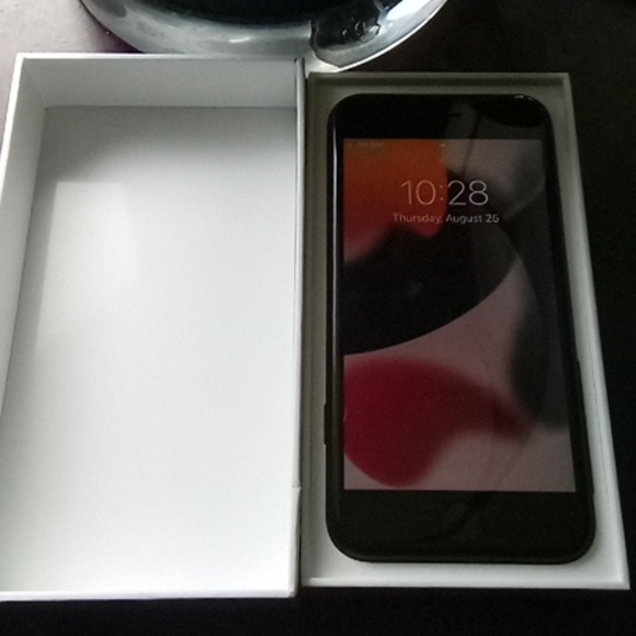 Apple iPhone SE 2nd Gen 64GB Unlocked AT&T T-Mobile Verizon Good Condition - Picture 2 of 3